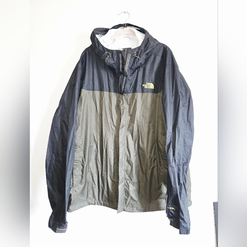 The North Face Men's Lightweight Jacket - Black and Gray